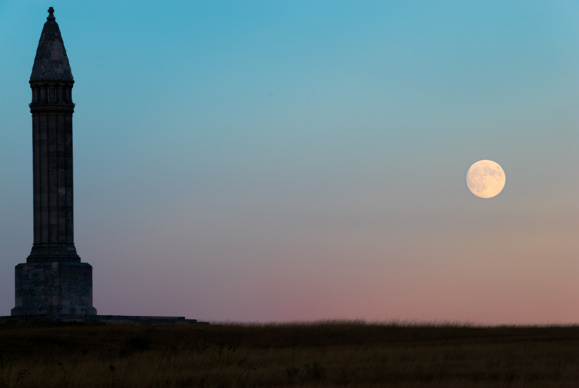 Eclipse totale de lune du 27 juillet sur la colline de Sion-Vaudémont